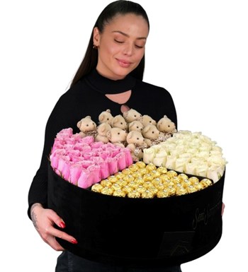 Dev Kutuda Pembe Beyaz Güller Ayıcık ve Çikolata Vip