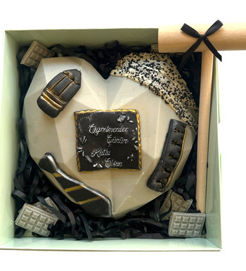 Lilyana Flowers – Öğretmenler Günü Kalp Pinyata Gri Siyah