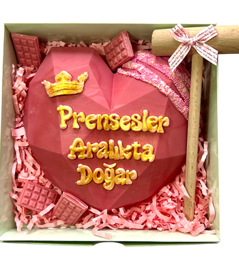 Lilyana Flowers – Prenseslere Özel Kırmalı Pinyata Çikolata (Pembe)