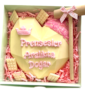 Lilyana Flowers – Prenseslere Özel Kırmalı Pinyata Çikolata (Beyaz)