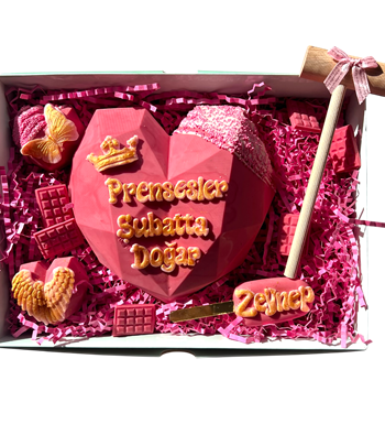 Lilyana Flowers - Prenseslere Özel Büyük Kırmalı Çikolata Şöleni