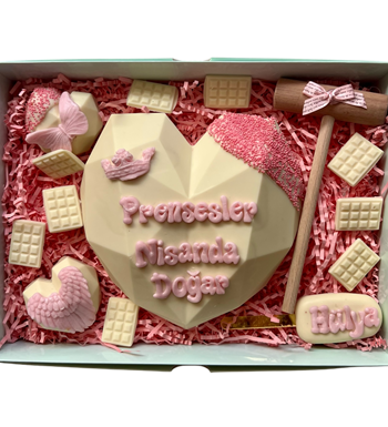 Lilyana Flowers - Prenseslere Özel Büyük Kırmalı Çikolata Şöleni Beyaz