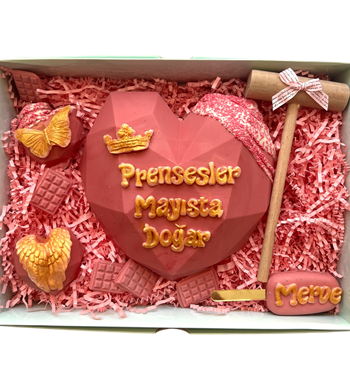 Lilyana Flowers - Prenseslere Özel Büyük Kırmalı Çikolata Şöleni