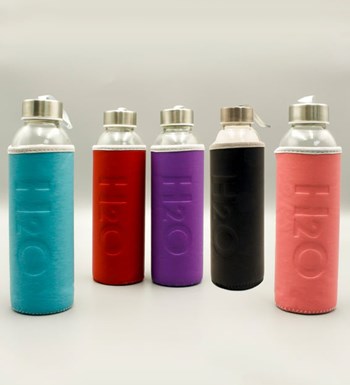 Hasır Sepetli Su Matarası & Kişiye Özel Kırmızı Defter & Çam Ağacı  & Beyaz Kalem Hediye Seti