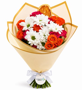 Lilyana Flowers - Renkli Çardak Güllerle Beyaz Papatya Buketi