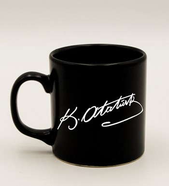 Kişiye Özel İsim Soyisimli  Atatürk Tasarımlı Beyaz Defter & Siyah Kupa & Beyaz Roller Kalem Hediye Seti