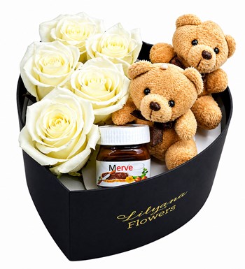 Lilyana Flowers - Küçük Kalpli Siyah Kutuda Ayıcıklı Nutellalı Beyaz Gül