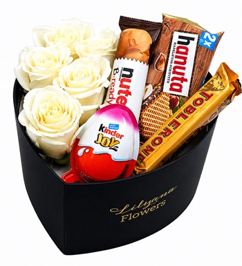 Lilyana Flowers - Küçük Kalpli Siyah Kutuda Çikolatalı Beyaz Gül