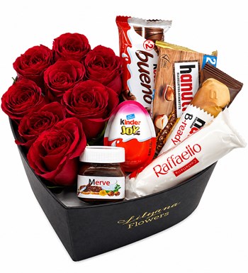 Lilyana Flowers - Büyük Kalpli Siyah Kutuda Çikolatalı Kırmızı Gül