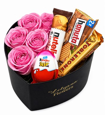 Lilyana Flowers - Küçük Kalpli Siyah Kutuda Çikolatalı Pembe Gül