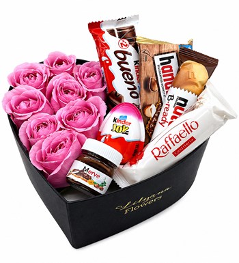 Lilyana Flowers - Büyük Kalpli Siyah Kutuda Çikolatalı Pembe Gül