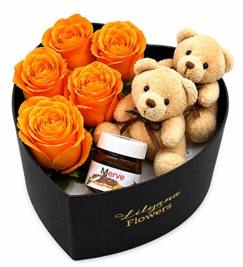 Lilyana Flowers - Küçük Kalpli Siyah Kutuda Ayıcıklı Nutellalı Turuncu Gül