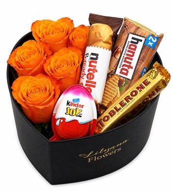 Lilyana Flowers - Küçük Kalpli Siyah Kutuda Çikolatalı Turuncu Gül