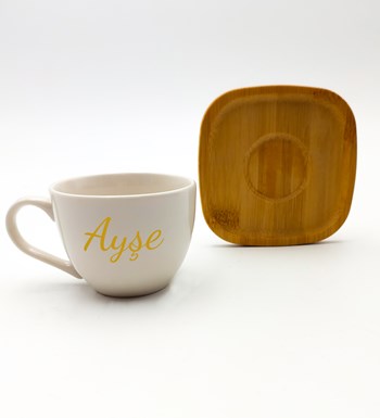 Lilyana Flowers - Bambu Tabaklı Beyaz Fincan & İki Adet Kahve Yanı Cam Su Bardağı & Kokulu Sabun & 2 Adet Mehmet Efendi Türk Kahvesi Hediye Seti