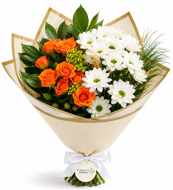 Lilyana Flowers - Turuncu Çardak Güllerle Beyaz Papatya Buketi