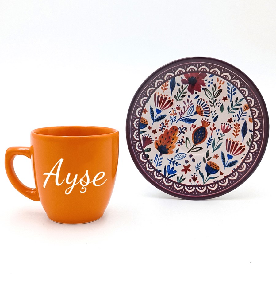 Hasır Sepetli Kişiye Özel Turuncu Fincan & Çam Ağacı & Gold Metal Kutulu Mum & Türk Kahvesi Hediye Seti