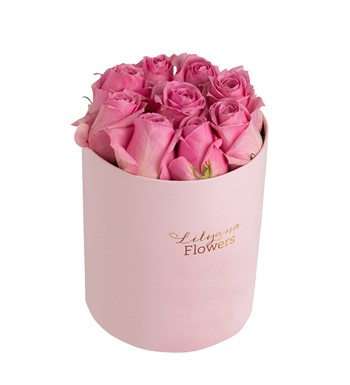 Yuvarlak Pembe Kutuda Pembe Gül