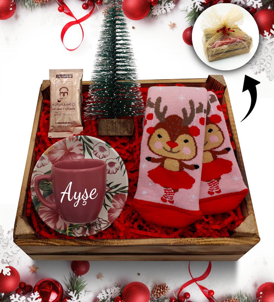 Kasa İçerisinde Çam Ağacı & Kişiye Özel Pembe Fincan & Yılbaşı Çorabı & Türk Kahvesi Hediye Seti