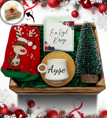 Lilyana Flowers - Mini Kasa İçerisinde Çam Ağacı & Kişiye Özel Beyaz Fincan & Yılbaşı Çorabı Hediye Seti