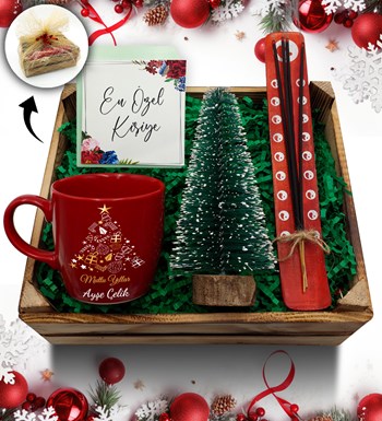 Kasa İçerisinde Kişiye Özel Kırmızı Kupa & Çam Ağacı & Çubuk Tütsü Hediye Seti