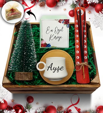 Lilyana Flowers - Kasa İçerisinde Kişiye Özel Bambu Tabaklı Beyaz Fincan & Çam Ağacı & Çubuk Tütsü Hediye Seti