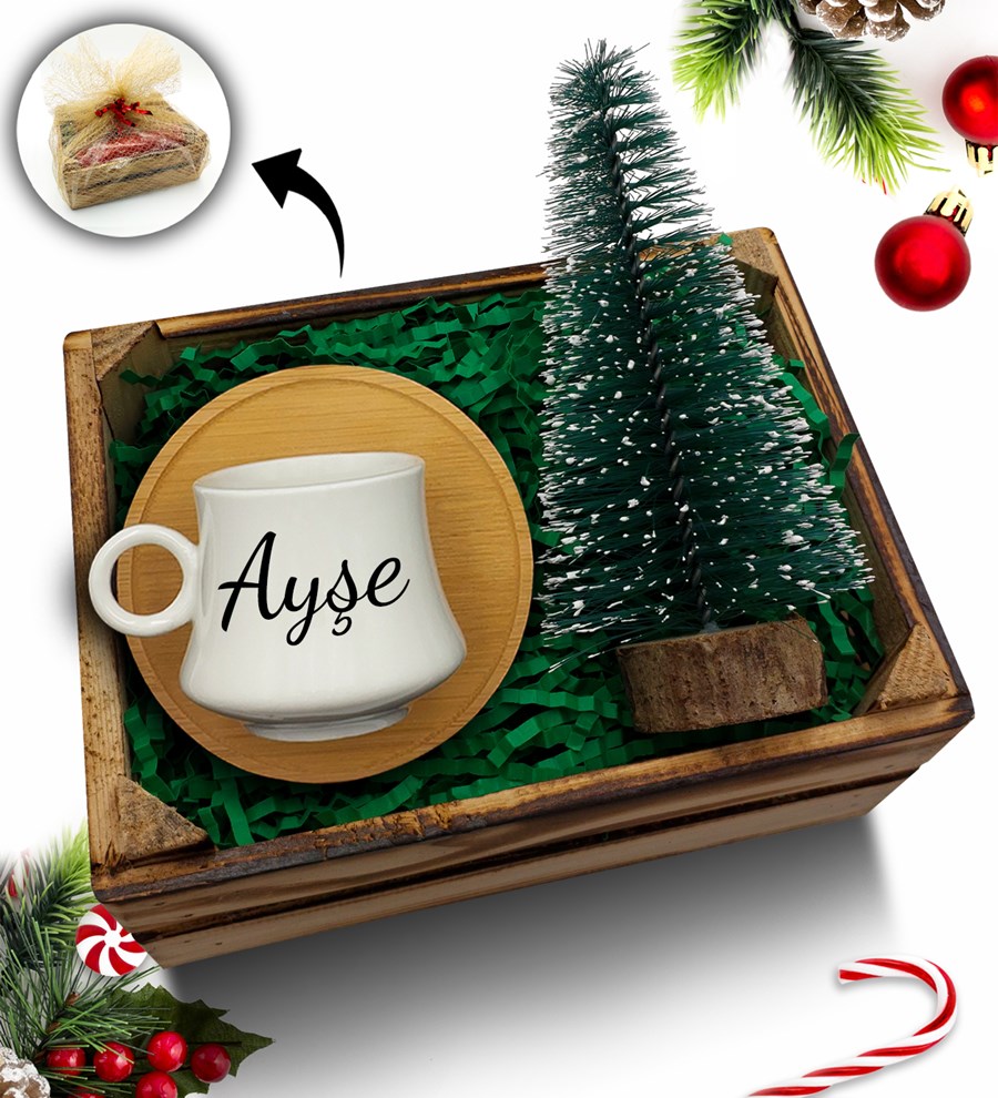 Mini Kasa İçerisinde Kişiye Özel Bambu Tabaklı Beyaz Fincan & Çam Ağacı  Hediye Seti