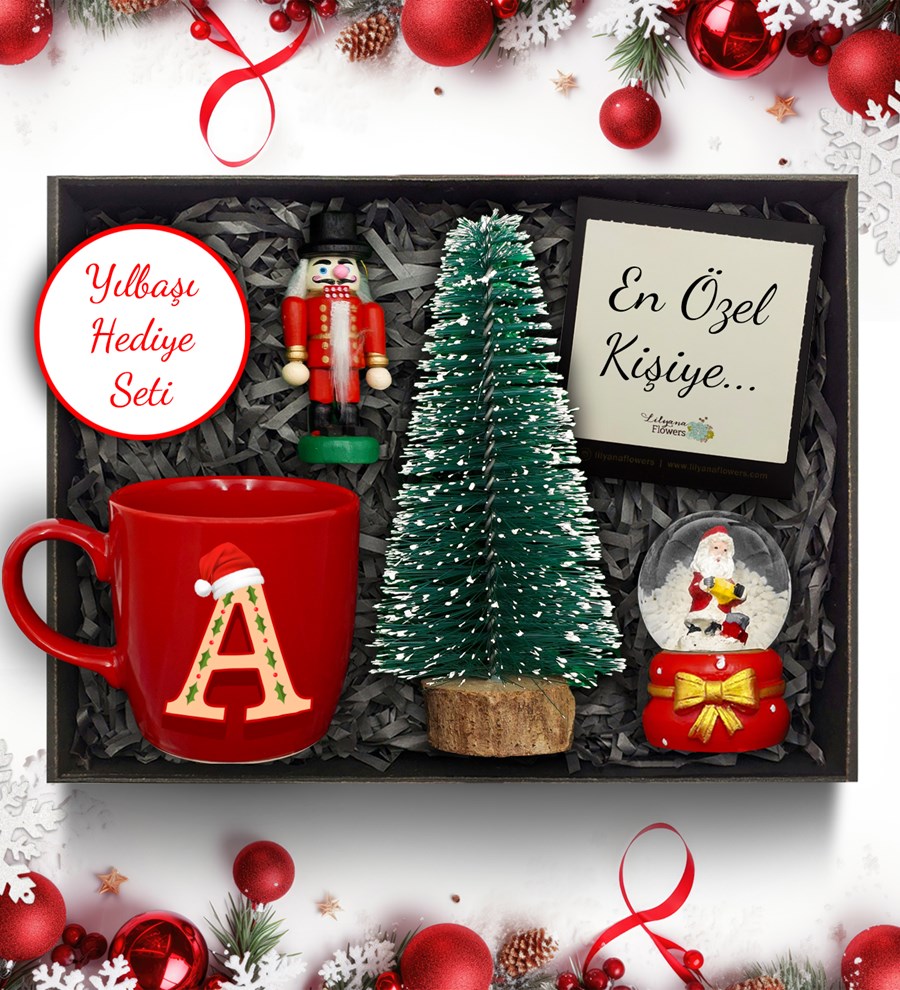 Yılbaşı Temalı Kişiye Özel Kırmızı Kupa & Yılbaşı Ağacı Mum & Kar Küresi & Mini Fındıkkıran Figürü Hediye Seti