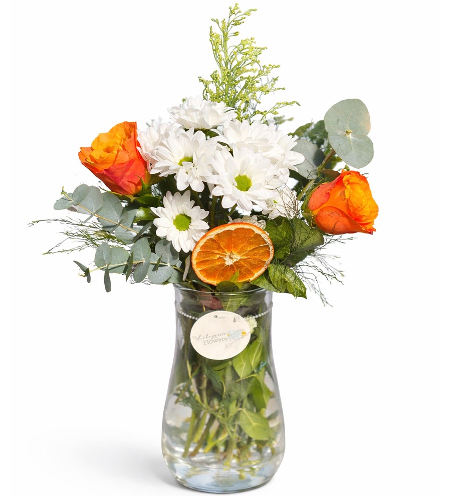 Vazoda Turuncu Güller ve Beyaz Papatyalar