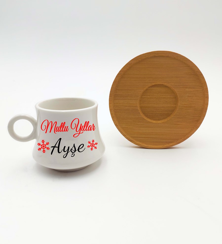 Kasa İçerisinde Çam Ağacı & Kişiye Özel Beyaz Fincan & Kahve Yanı Su Bardağı & Bubble Mum & Türk Kahvesi Hediye Seti