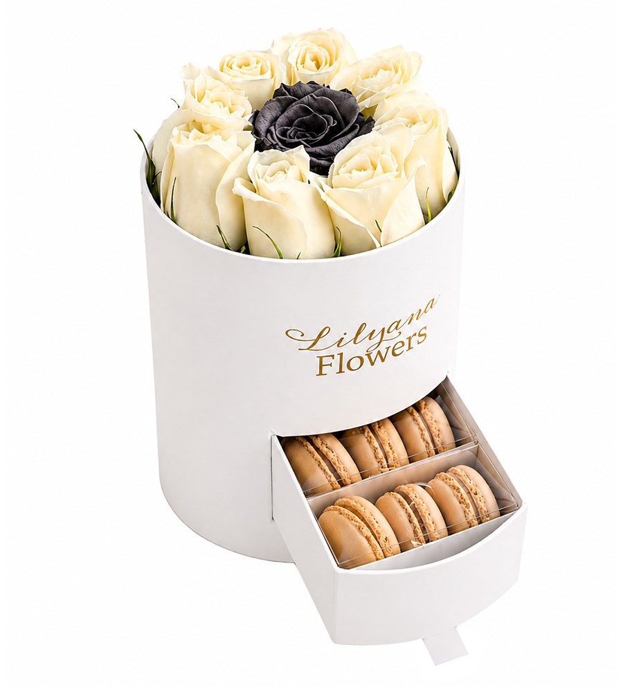 Yuvarlak Küçük Beyaz Kutuda Macaronlu Beyaz Gül ve Solmayan Gri Gül