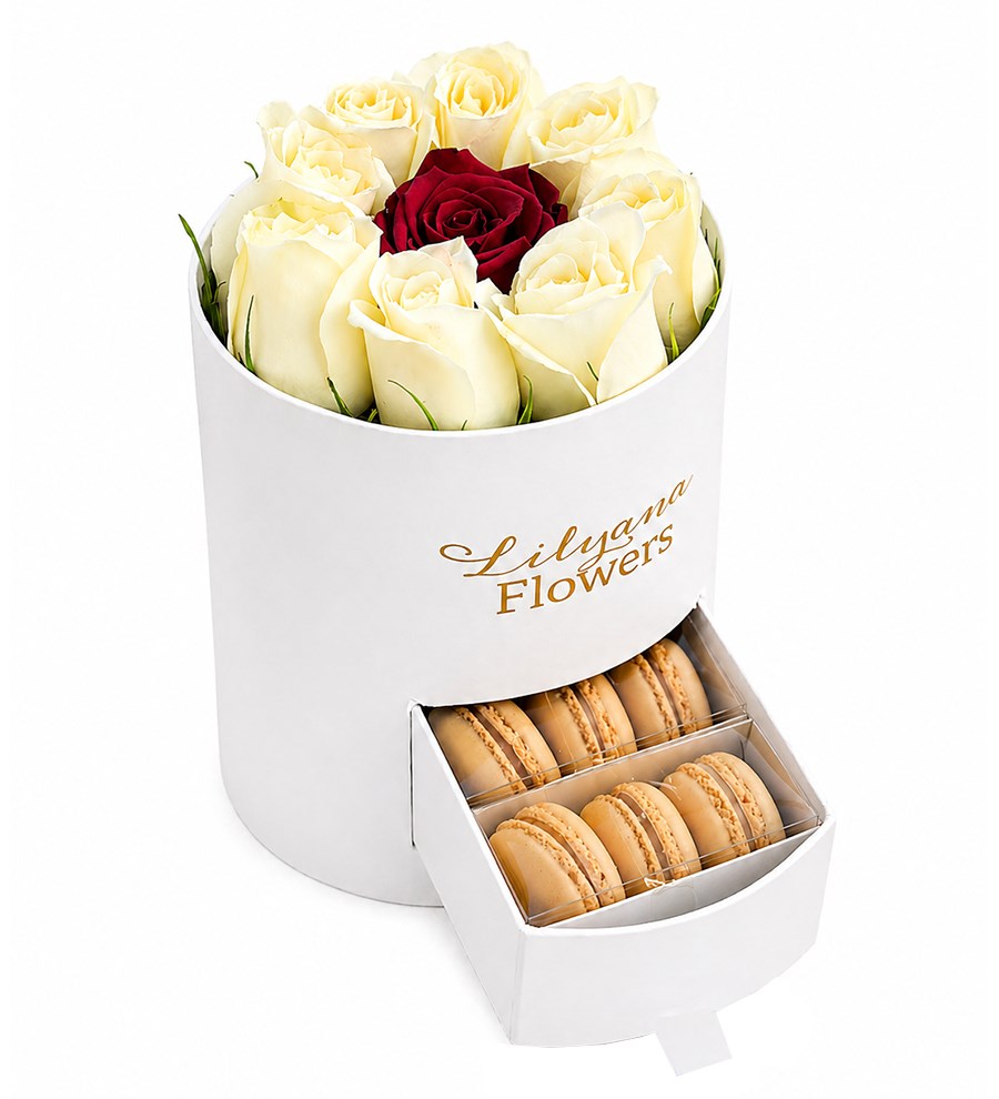 Yuvarlak Küçük Beyaz Kutuda Macaronlu Beyaz Gül ve Solmayan Kırmızı Gül