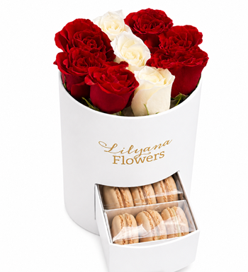 Lilyana Flowers - Yuvarlak Küçük Beyaz Kutuda Macaronlu Kırmızı Beyaz Gül